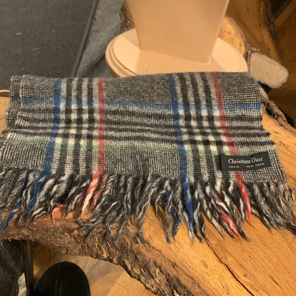 VINTAGE DIOR LAMBSWOOL GLEN PLAID PRINCE OF WALES SCARF - Picture 4 of 8